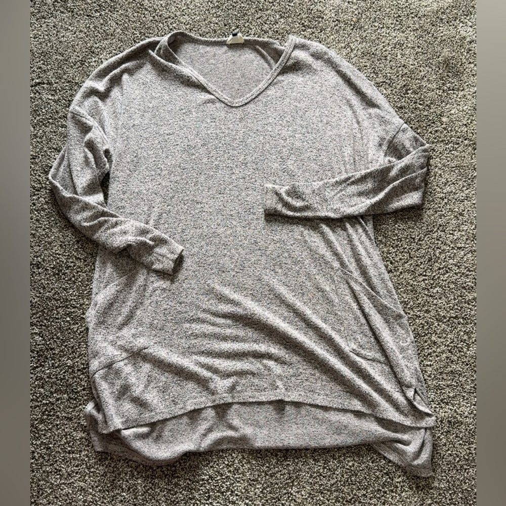 Gray Long Sleeve V-Neck Top